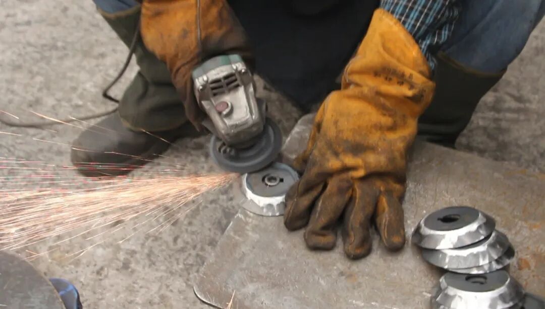 Mini corded angle grinder